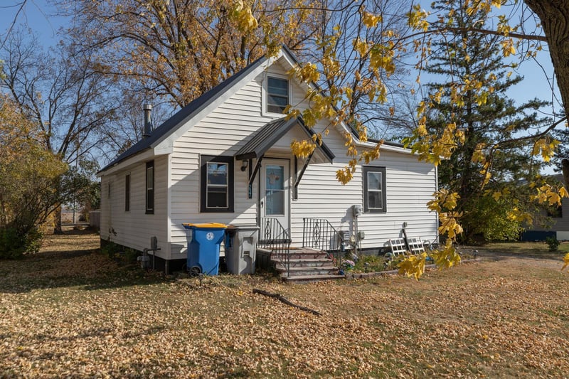 237 Mill Ave S, Blooming Prairie, MN 55917