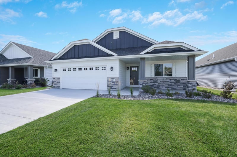 17782 Hoover St NW, Elk River, MN 55330