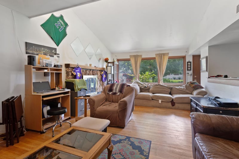 2906 Nash Rd, Brooklyn Center, MN 55430