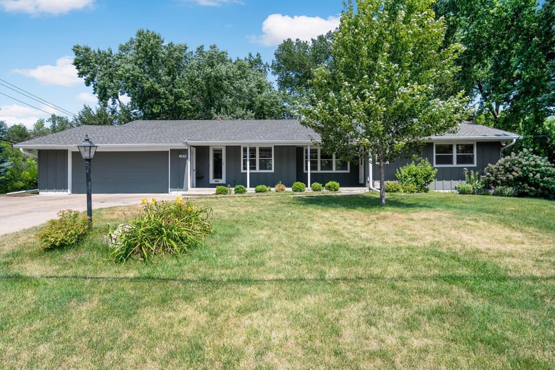 6112 Jeffrey Ln, Edina, MN 55436