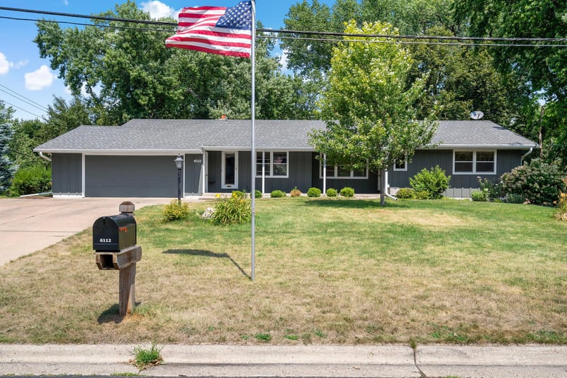 6112 Jeffrey Ln, Edina, MN 55436