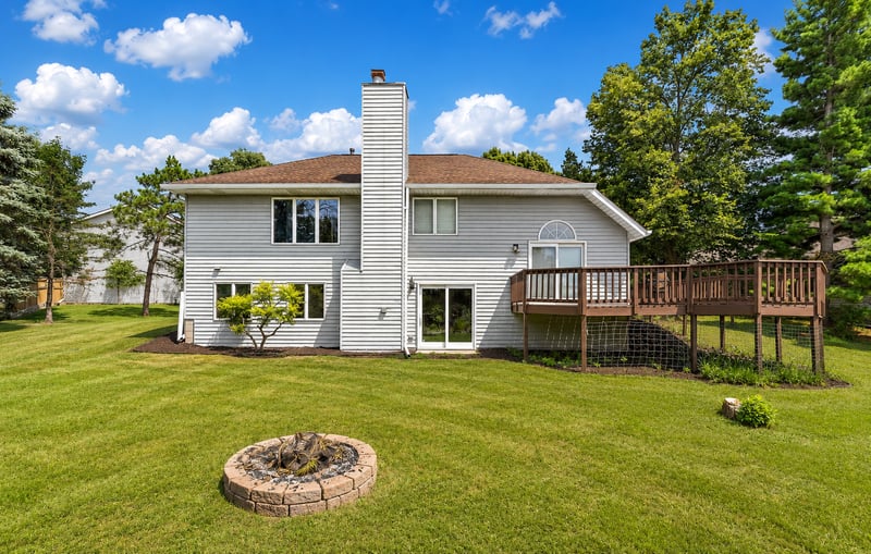 2330 Overlook Cir E, Maplewood, MN 55119