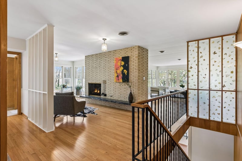 2595 Vale Crest Rd, Golden Valley, MN 55422