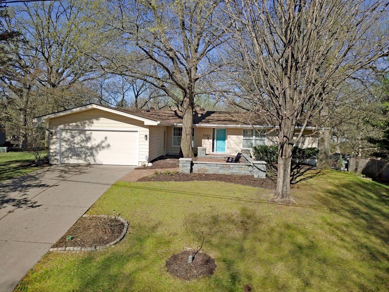 2595 Vale Crest Rd, Golden Valley, MN 55422