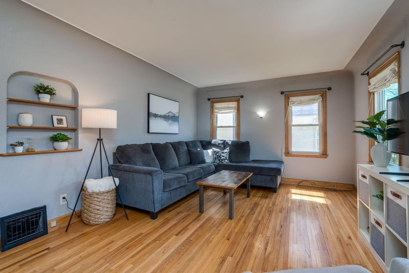 185 N Park Ave, Le Center, MN 56057