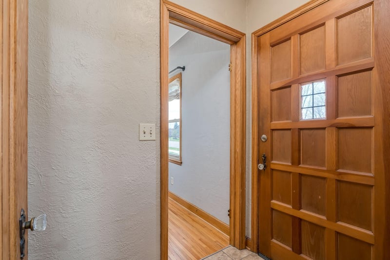 185 N Park Ave, Le Center, MN 56057