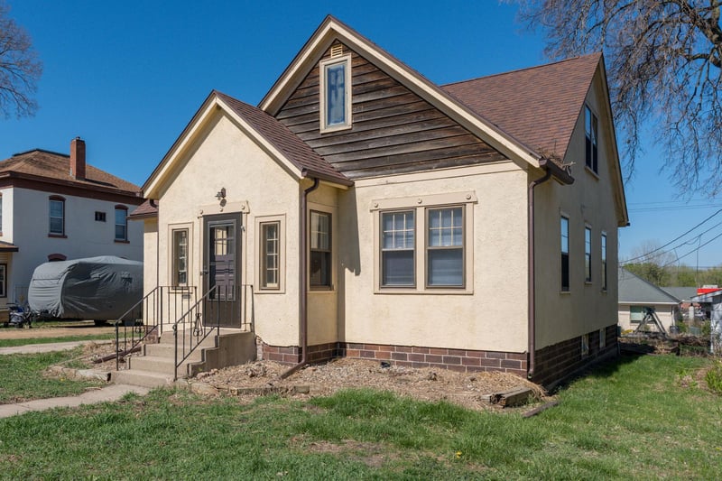 416 N 2nd St, Le Sueur, MN 56058