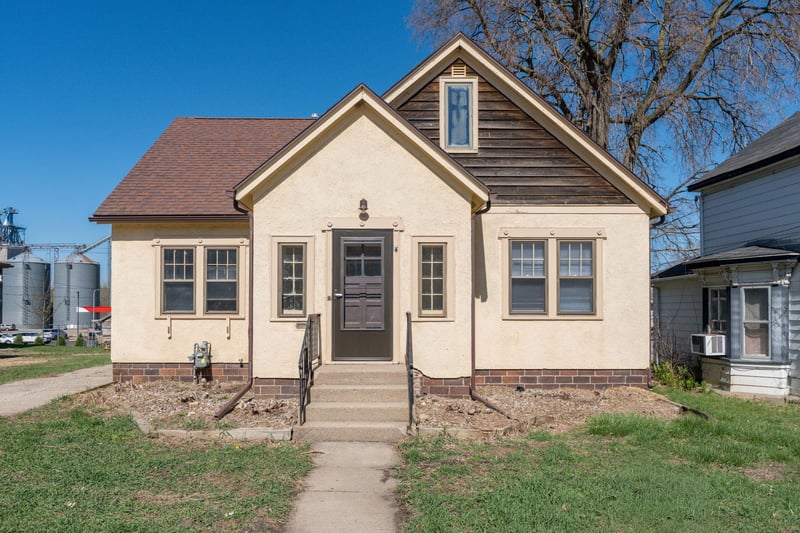 416 N 2nd St, Le Sueur, MN 56058