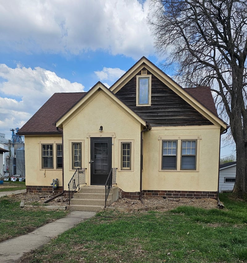 416 N 2nd St, Le Sueur, MN 56058