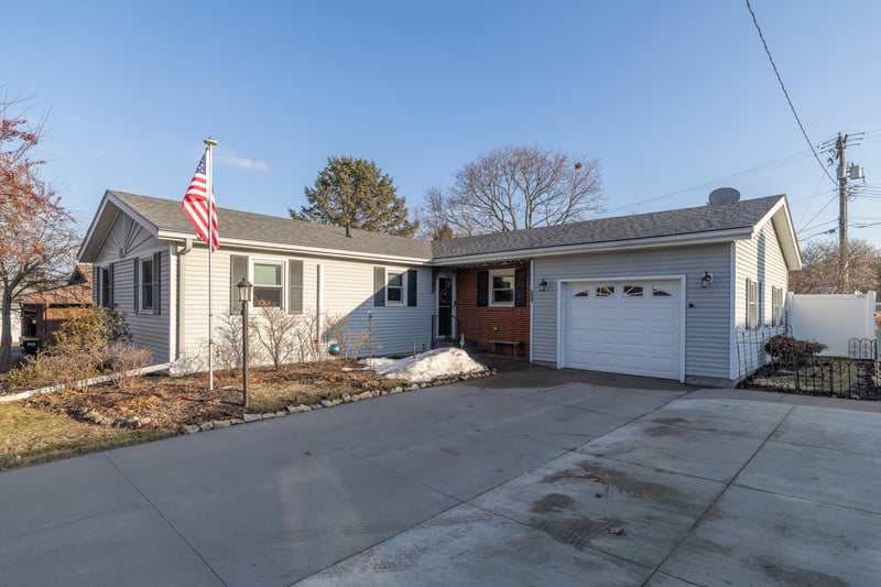 239 W Kinne St, Ellsworth, WI 54011