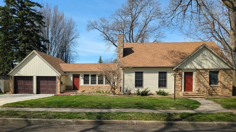 617 N 9th St, Montevideo, MN 56265