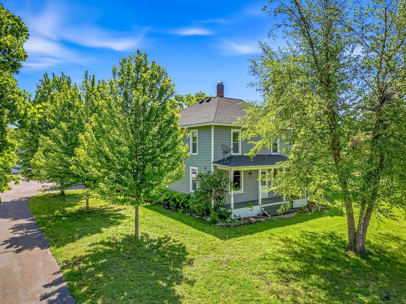 720 1st St N, Waterville, MN 56096