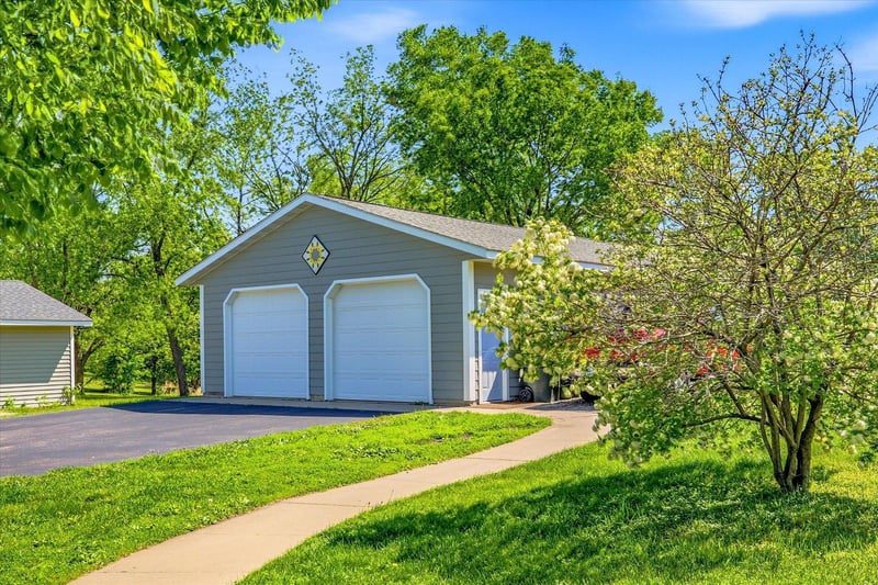 720 1st St N, Waterville, MN 56096