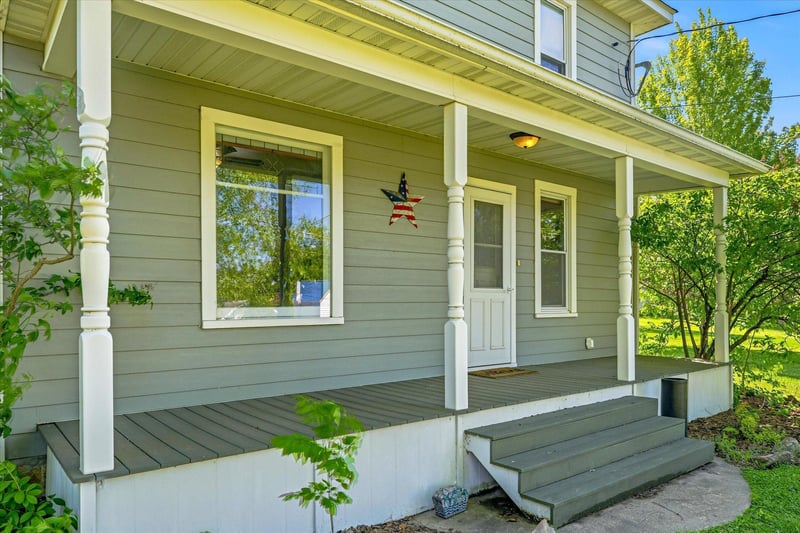 720 1st St N, Waterville, MN 56096