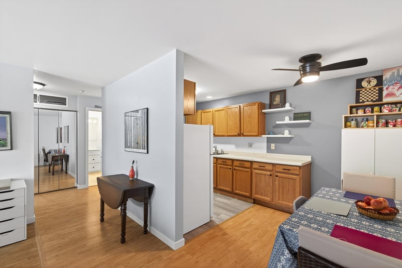 1304 W Medicine Lake Dr #119, Plymouth, MN 55441