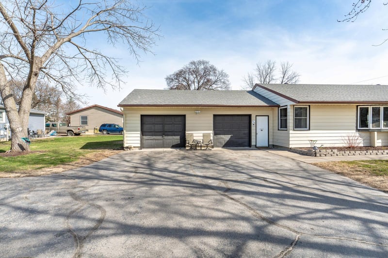 122 W Fir Ave, Fergus Falls, MN 56537