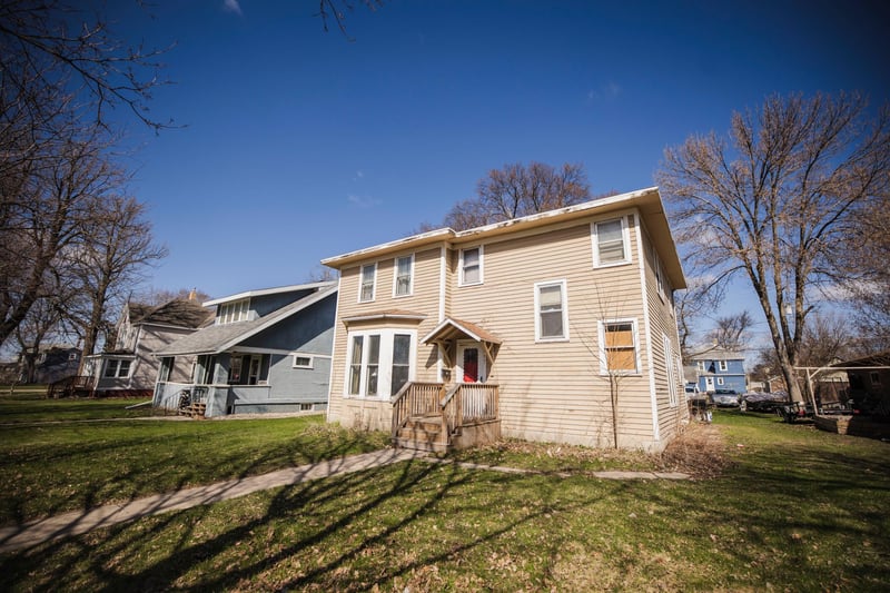 107 E 4th St, Morris, MN 56267