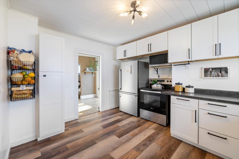 604 3rd St NW, Chisholm, MN 55719