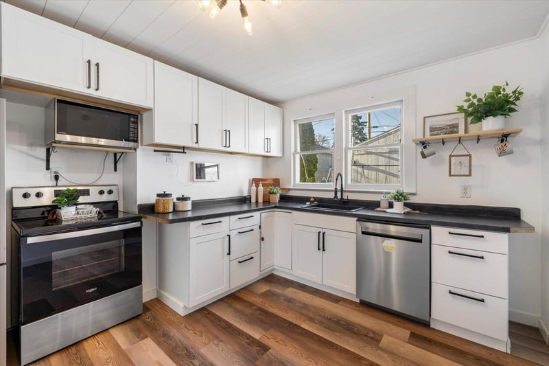 604 3rd St NW, Chisholm, MN 55719