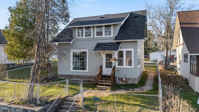 604 3rd St NW, Chisholm, MN 55719
