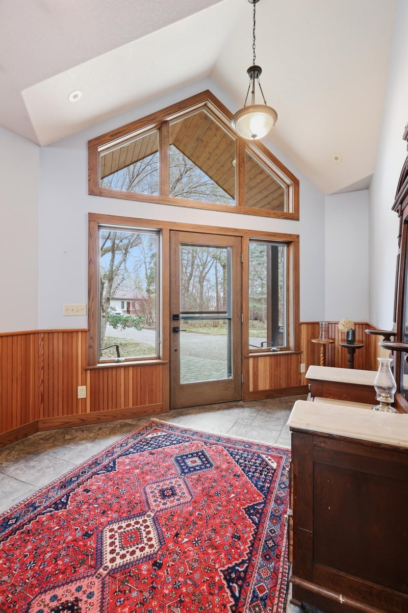 633 N Shore Dr, Detroit Lakes, MN 56501