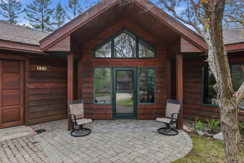 633 N Shore Dr, Detroit Lakes, MN 56501