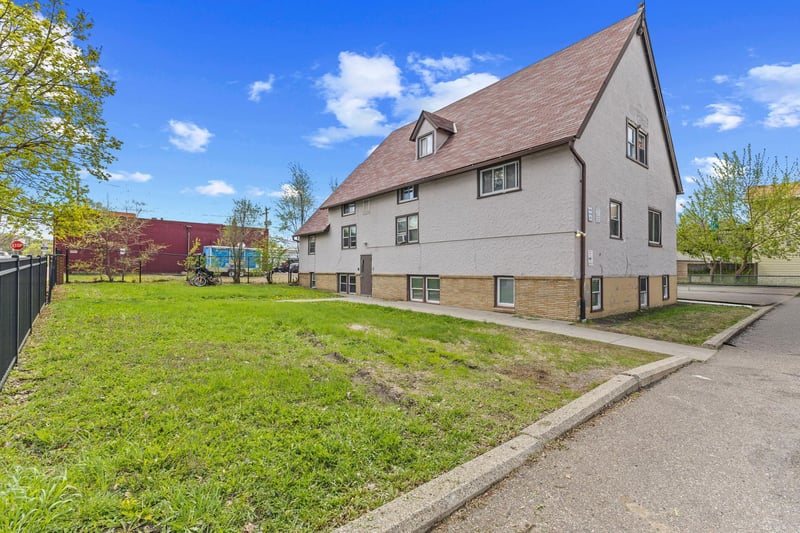765 Jackson St, Saint Paul, MN 55117