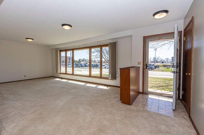 318 W Oak St, Parkers Prairie, MN 56361