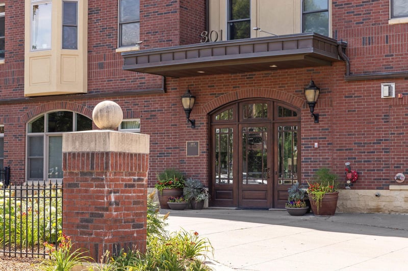 301 Clifton Ave #3D, Minneapolis, MN 55403