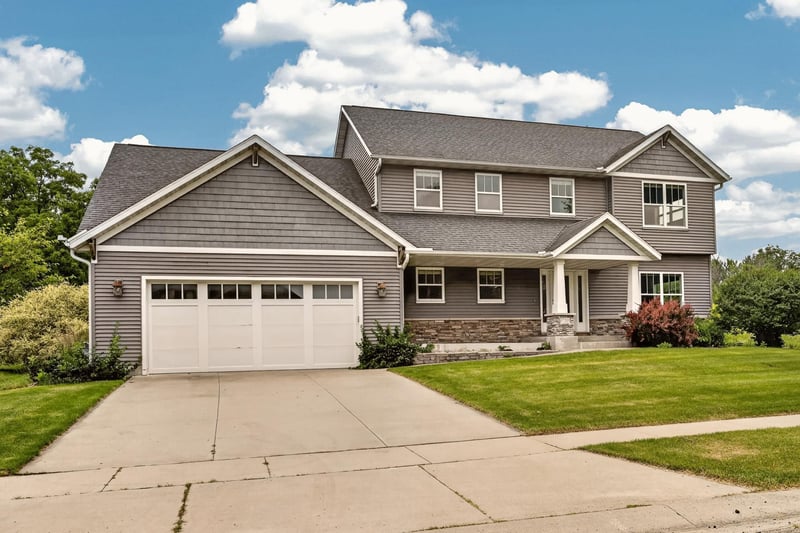 1720 Kerry Dr NE, Rochester, MN 55906