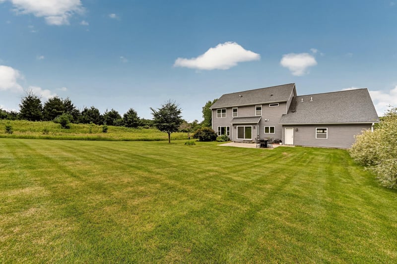 1720 Kerry Dr NE, Rochester, MN 55906
