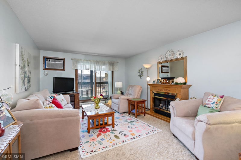 999 41st Ave NE #314, Columbia Heights, MN 55421