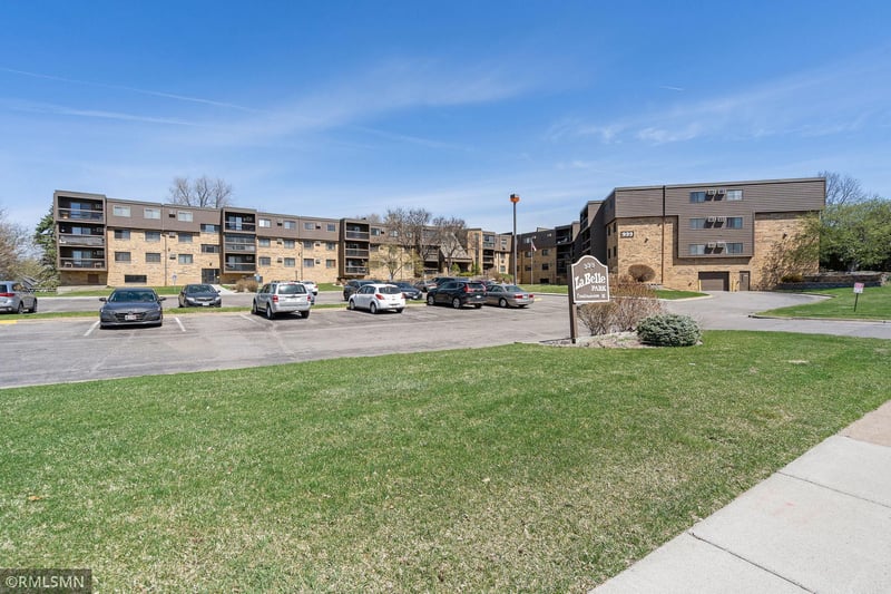 999 41st Ave NE #314, Columbia Heights, MN 55421