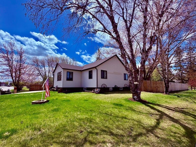 121 5th Ave NW, Baudette, MN 56623