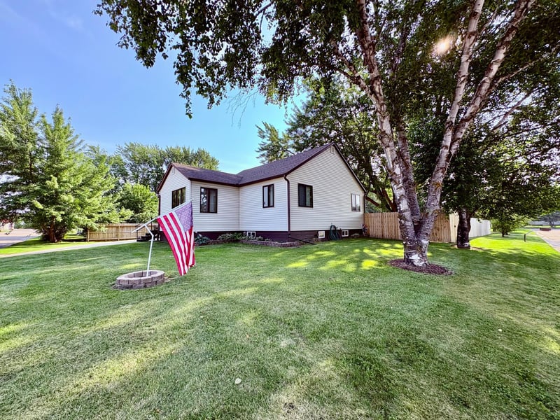 121 5th Ave NW, Baudette, MN 56623