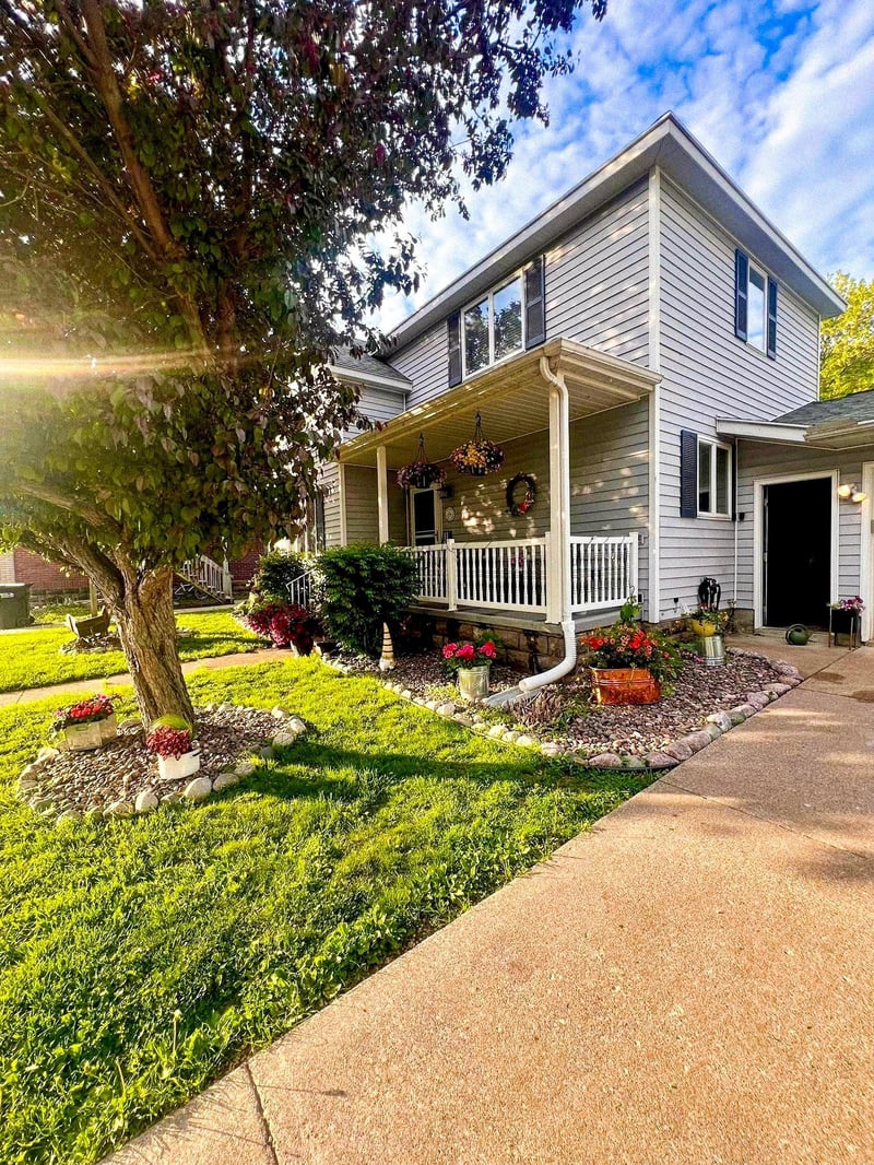 110 S Main St, Cochrane, WI 54622