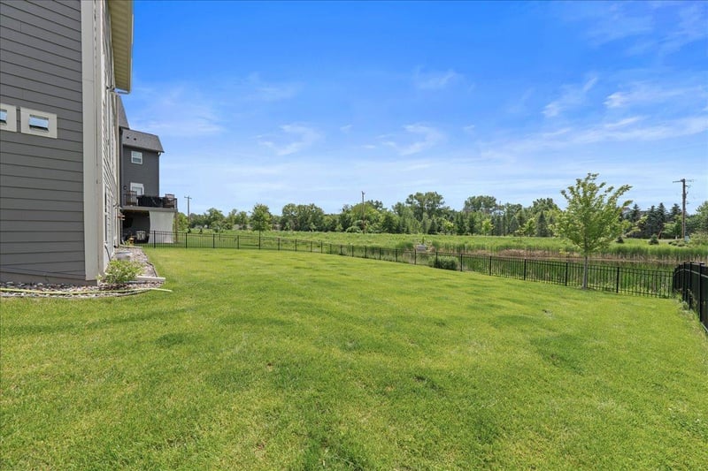 10125 Shadyview Ln N, Maple Grove, MN 55311