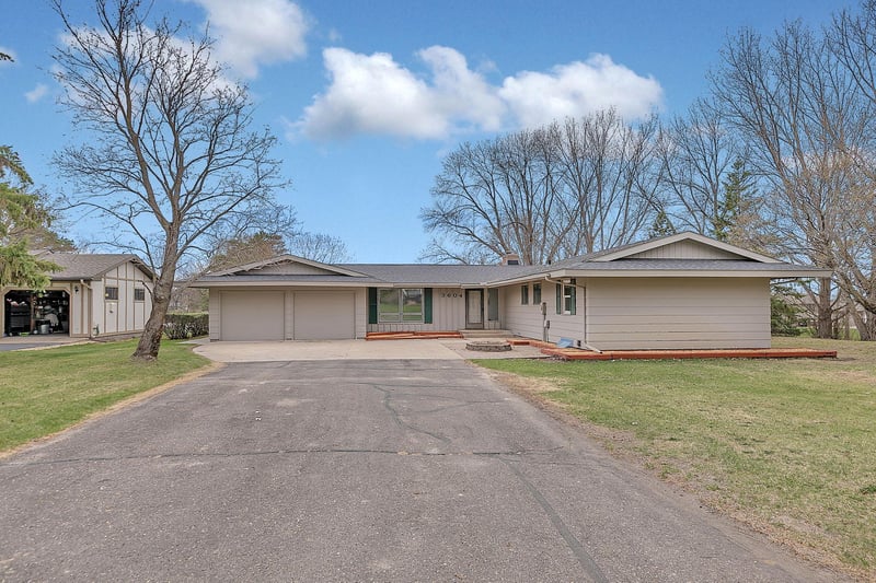 3604 Crestwood Dr NE, Alexandria, MN 56308