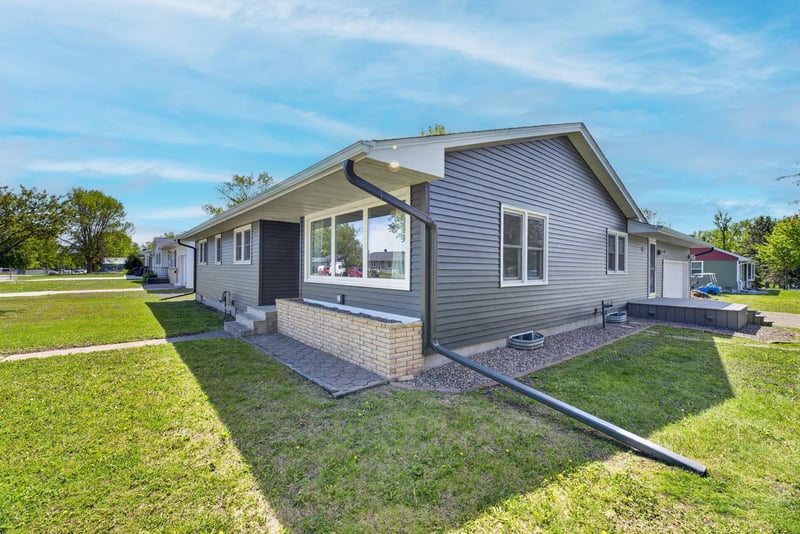 822 W Chandler St, Arlington, MN 55307