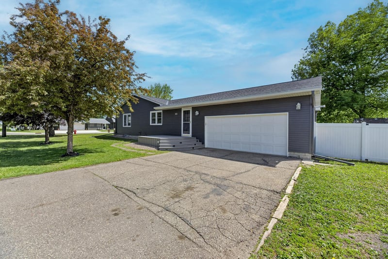 822 W Chandler St, Arlington, MN 55307