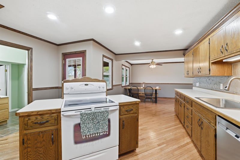 822 W Chandler St, Arlington, MN 55307