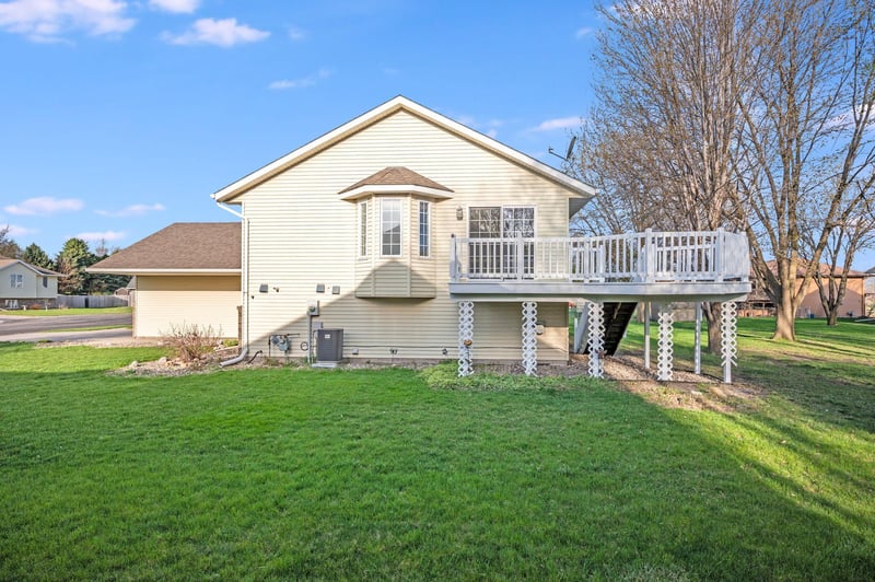 18 La Mar Ct, North Mankato, MN 56003