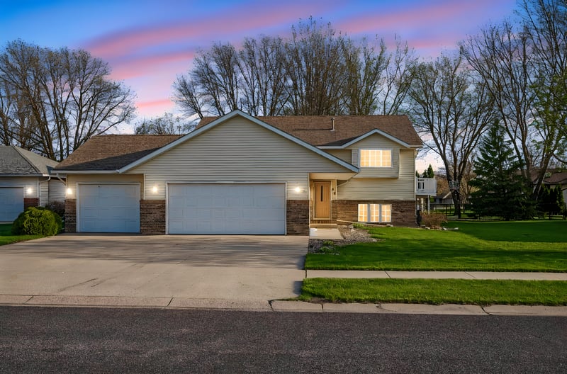 18 La Mar Ct, North Mankato, MN 56003