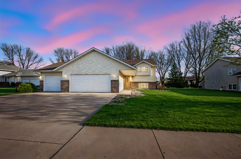 18 La Mar Ct, North Mankato, MN 56003