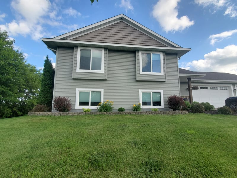 822 Deer Pa, Montgomery, MN 56069
