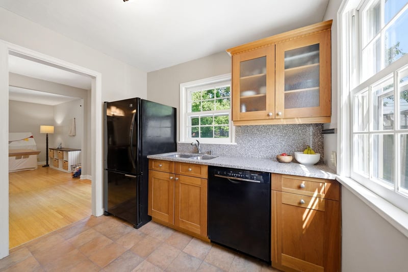 133 Park Ln, Hopkins, MN 55343
