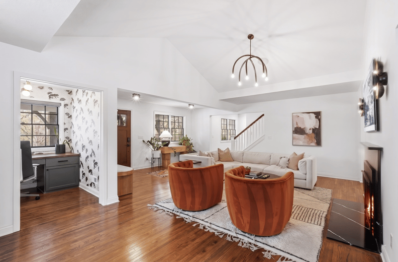 225 Broadway Ave N, Wayzata, MN 55391