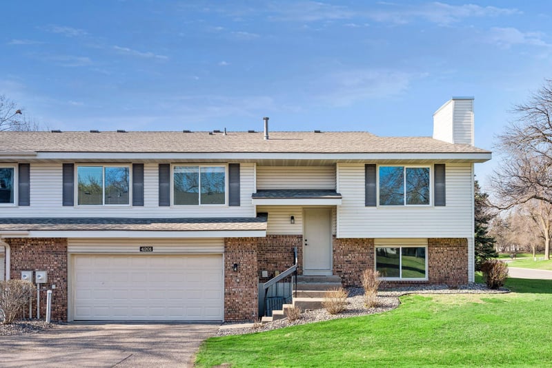 4201 Hemlock Ln N, Plymouth, MN 55441