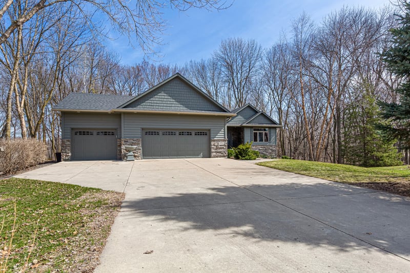150 Joray Dr, Mankato, MN 56001