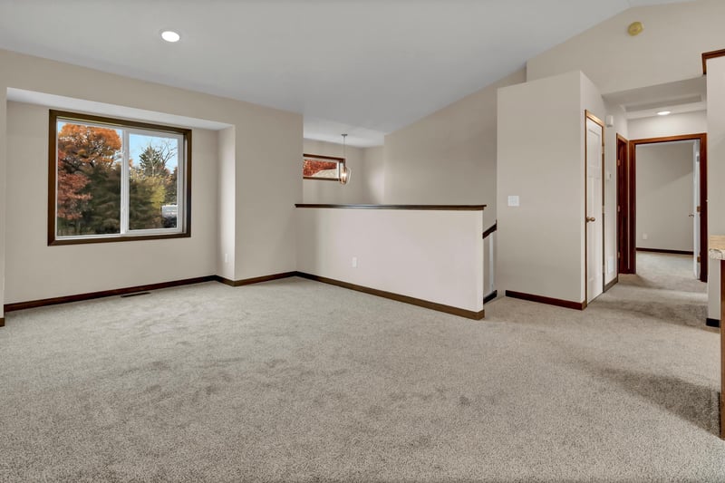 2552 Topaz St, Saint Augusta, MN 56301